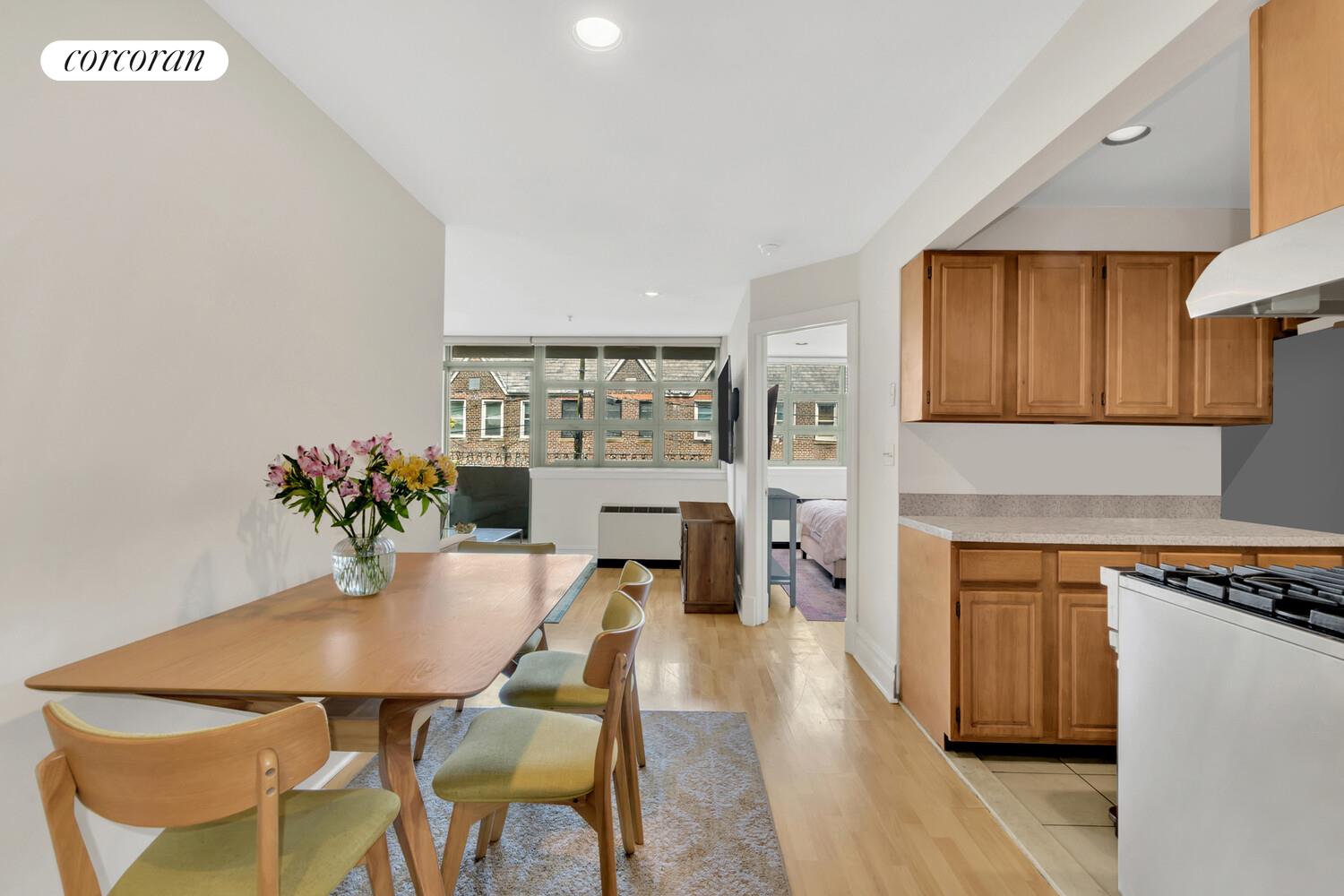 #4 photo, 19-19 24TH Avenue, クイーンズ区 Ditmars Steinway , NY 11102