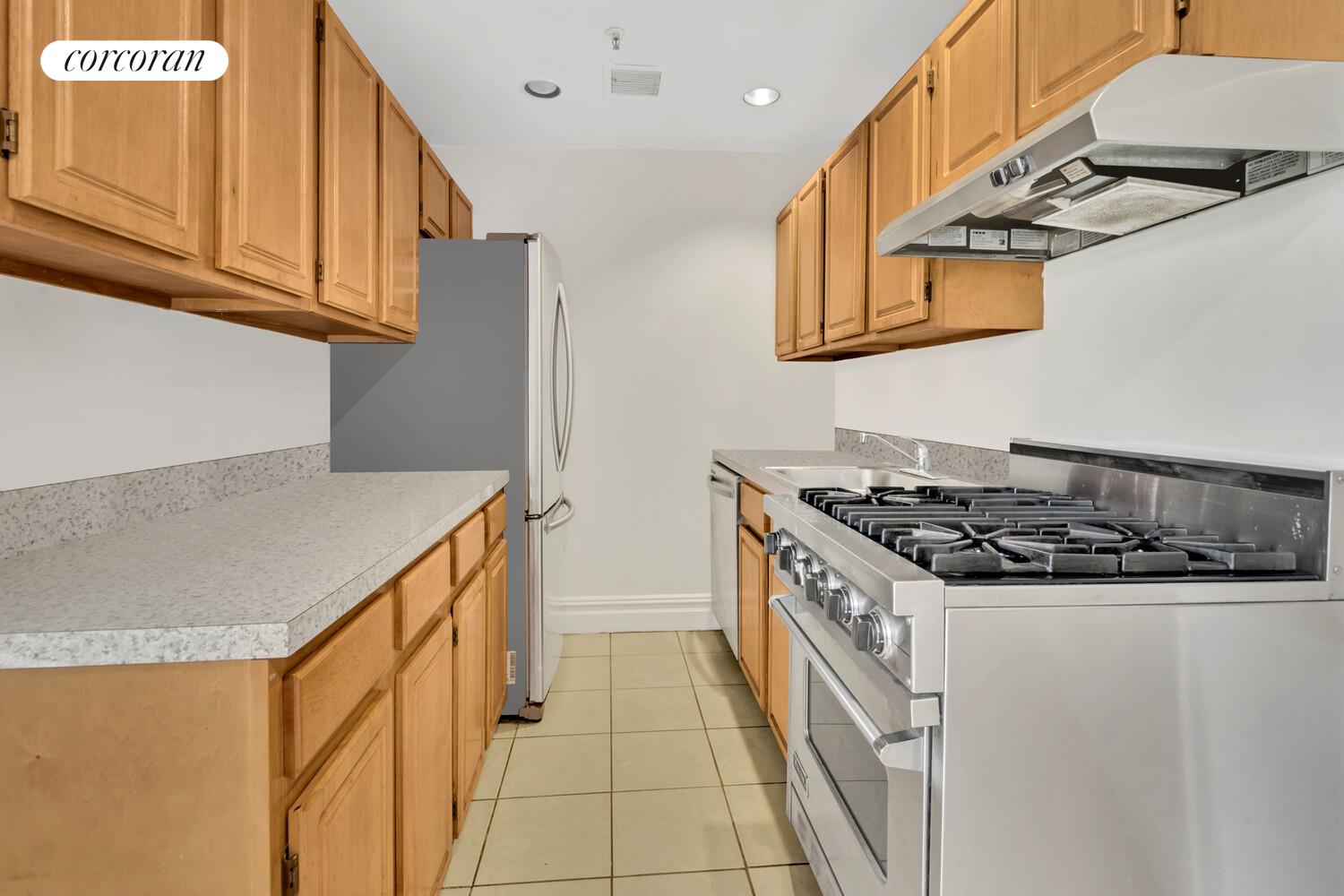 #7 photo, 19-19 24TH Avenue, クイーンズ区 Ditmars Steinway , NY 11102