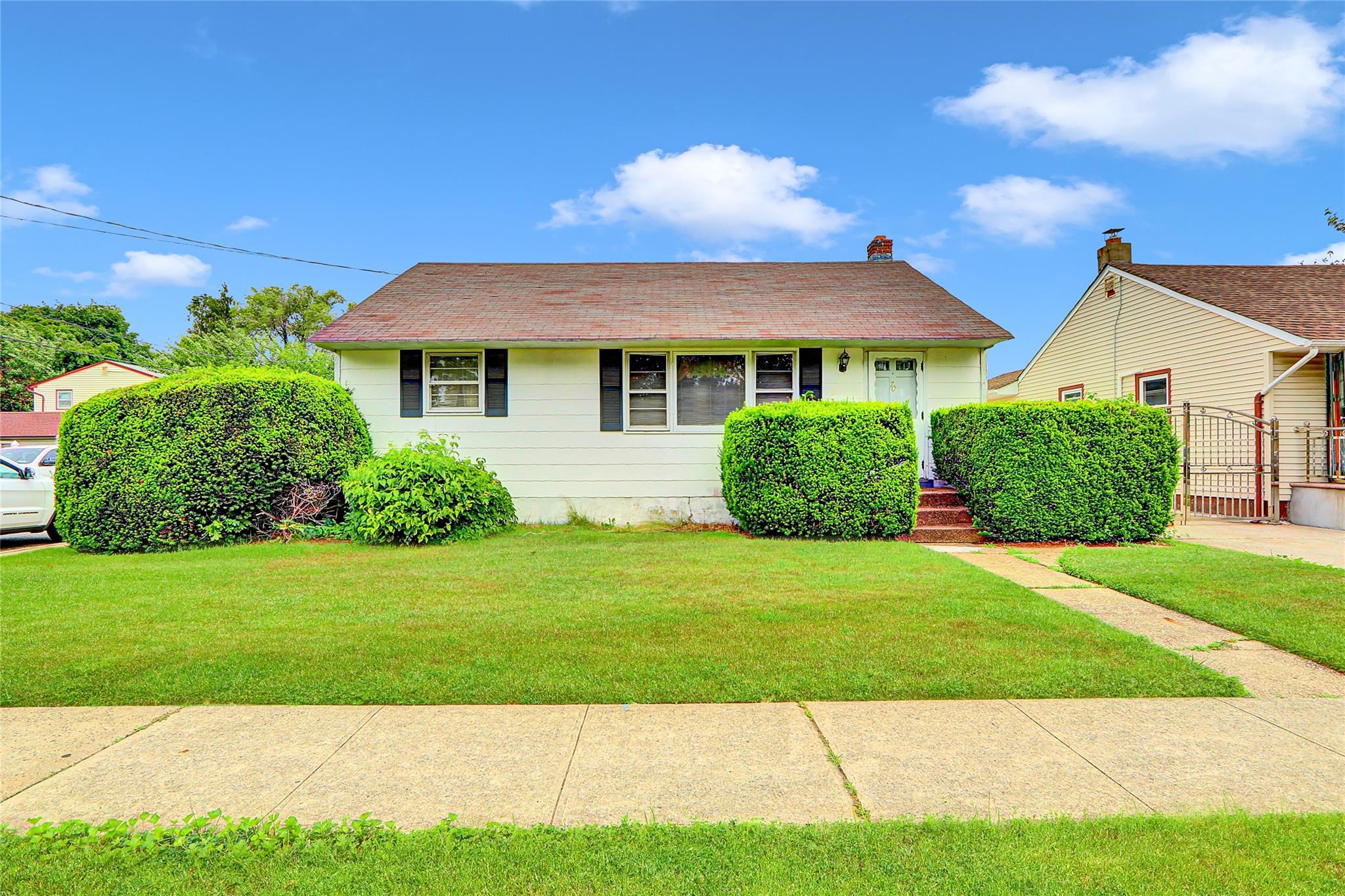 #1 photo, 70 Nevada Street, ナッソー郡 Hicksville , NY 11801