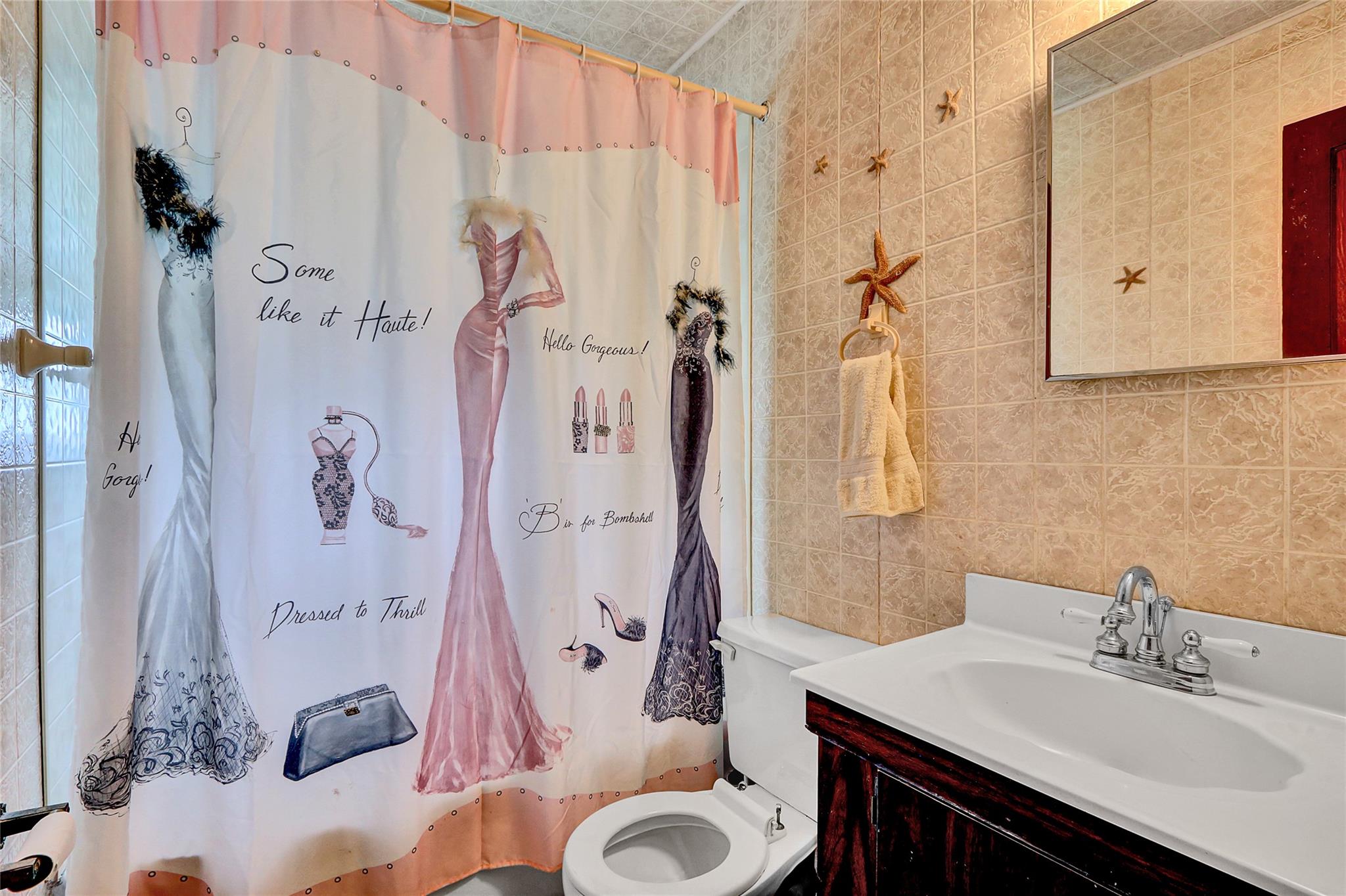 #12 photo, 70 Nevada Street, ナッソー郡 Hicksville , NY 11801