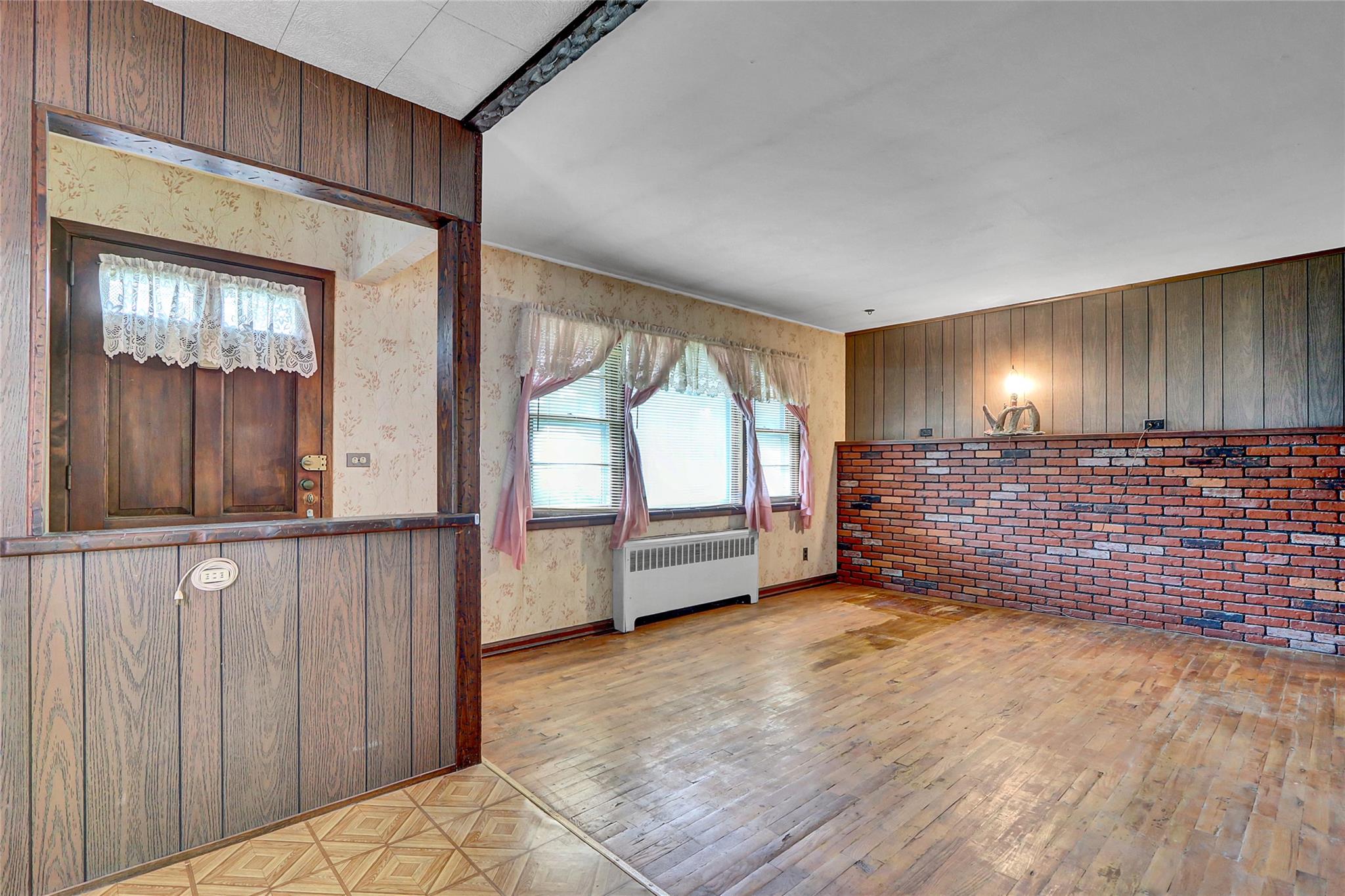 #4 photo, 70 Nevada Street, ナッソー郡 Hicksville , NY 11801