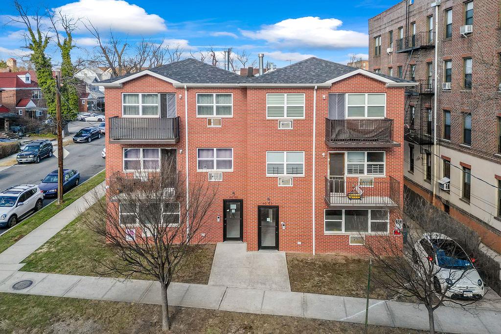 #1 photo, 16003 Sanford Avenue, كوينز Flushing , NY 11358