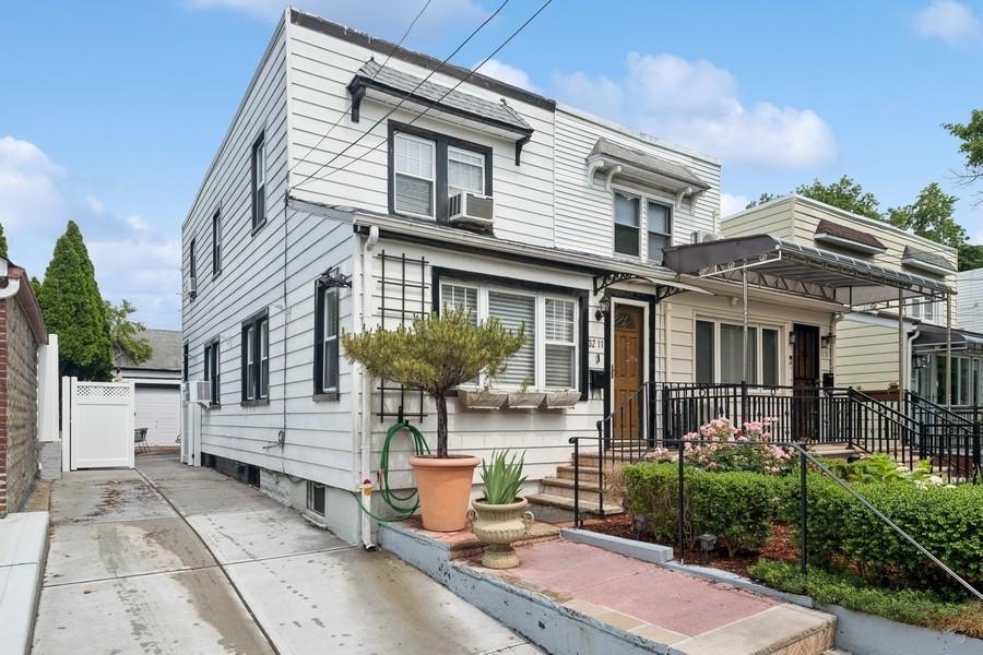 #1 photo, 3211 204th Street, كوينز Bayside , NY 11361