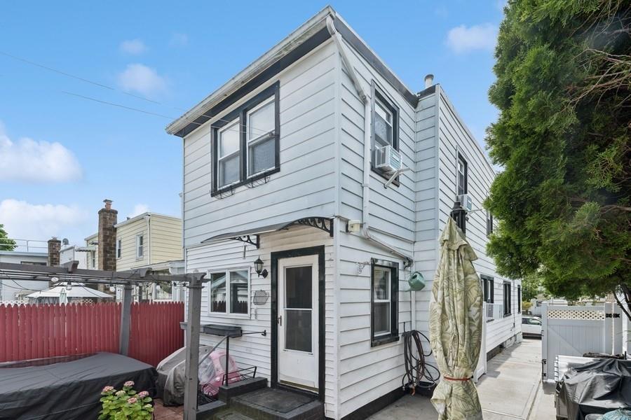 #3 photo, 3211 204th Street, كوينز Bayside , NY 11361