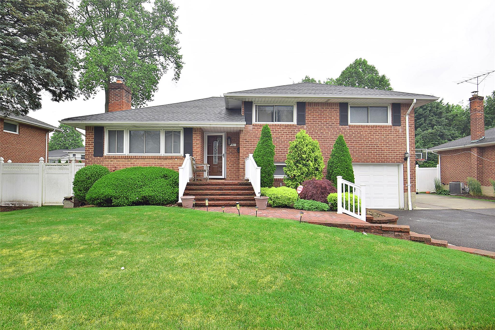 #1 photo, 51 Whitman Avenue, ナッソー郡 Syosset , NY 11791