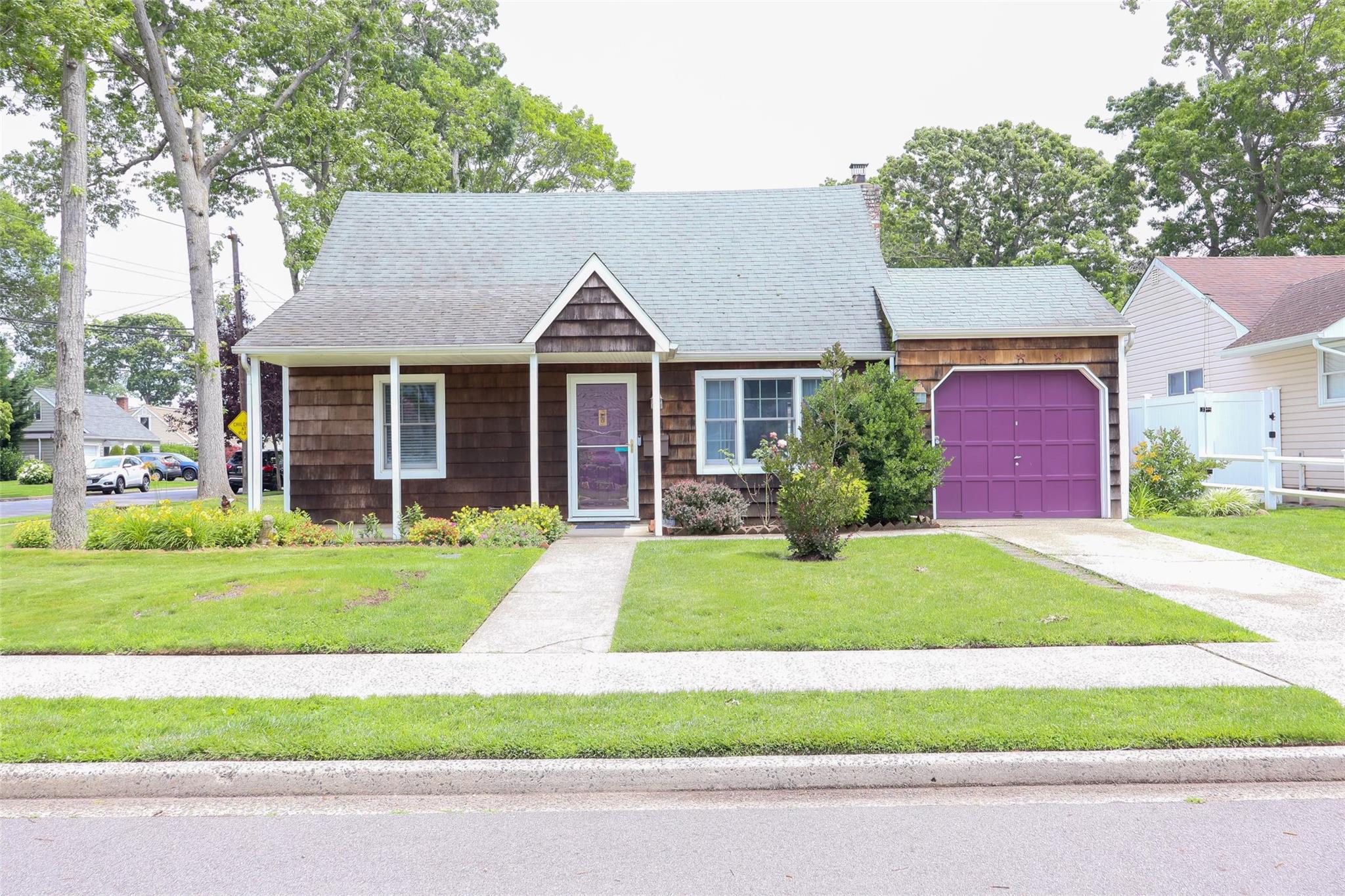 #1 photo, 594 Central Avenue, ناسو Massapequa , NY 11758