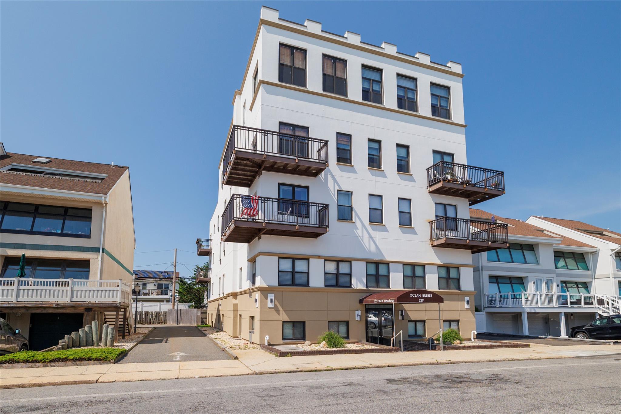 #1 photo, 529 W Broadway, ناسو Long Beach , NY 11561