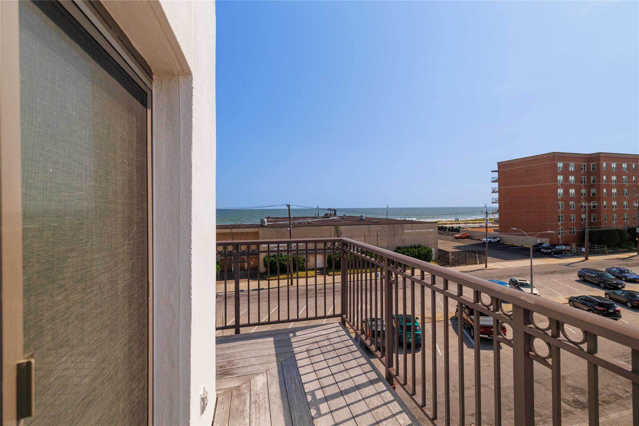 #12 photo, 529 W Broadway, ナッソー郡 Long Beach , NY 11561