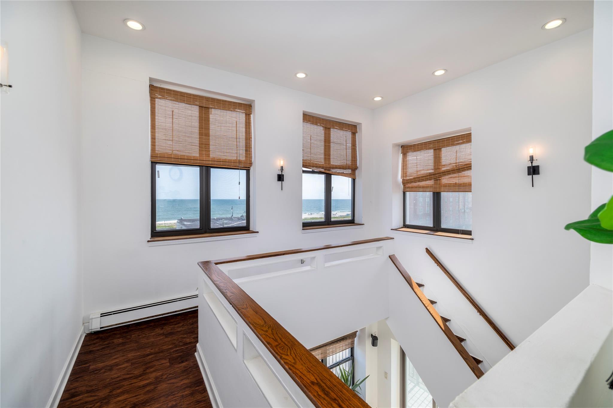 #13 photo, 529 W Broadway, ナッソー郡 Long Beach , NY 11561