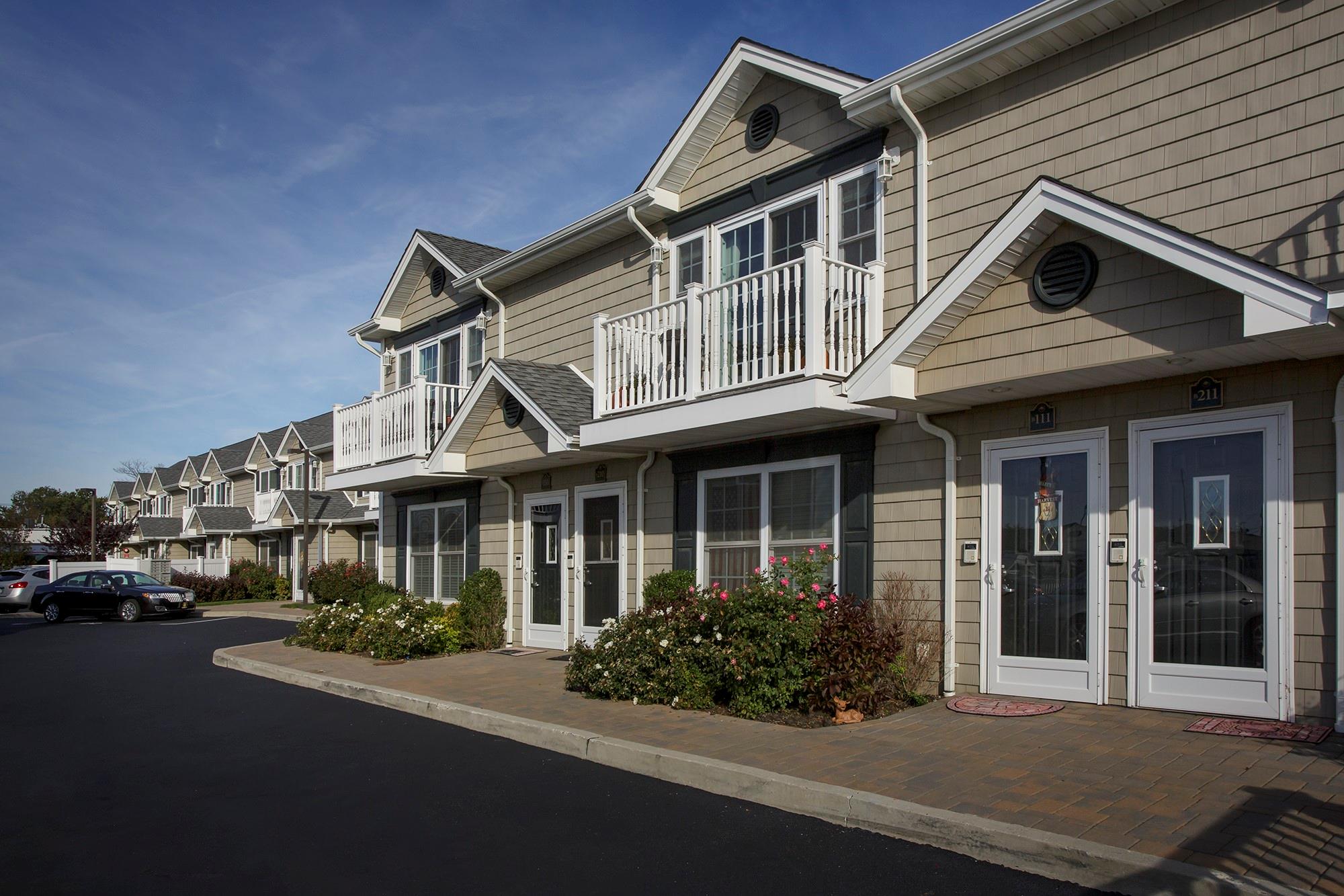 #1 photo, 60 Front Street, ناسو East Rockaway , NY 11518