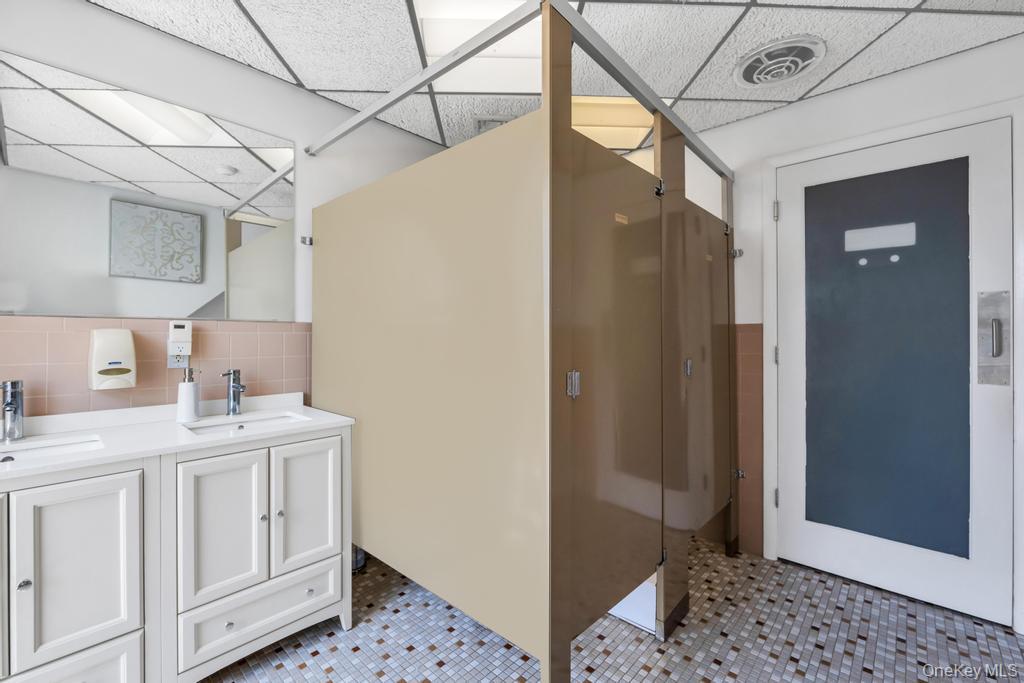 #17 photo, 39 Main Street, Northport , NY 11768