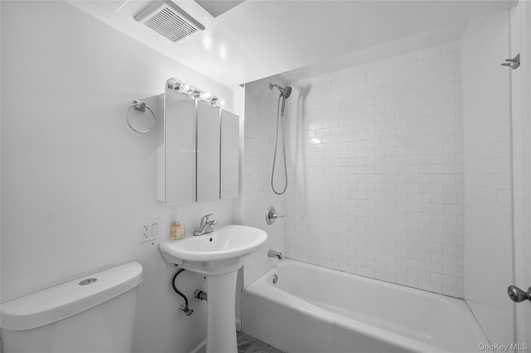 #17 photo, 1440 Boston Post, 紐約州 Larchmont , NY 10543