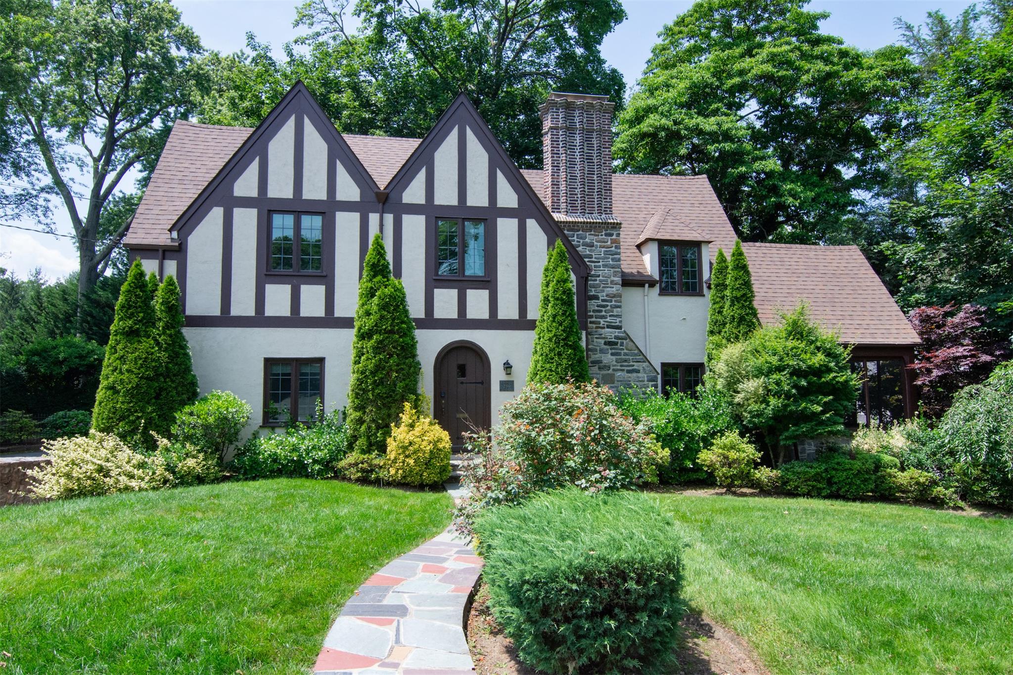 #1 photo, 259 Pondfield Road, برونكس Bronxville , NY 10708