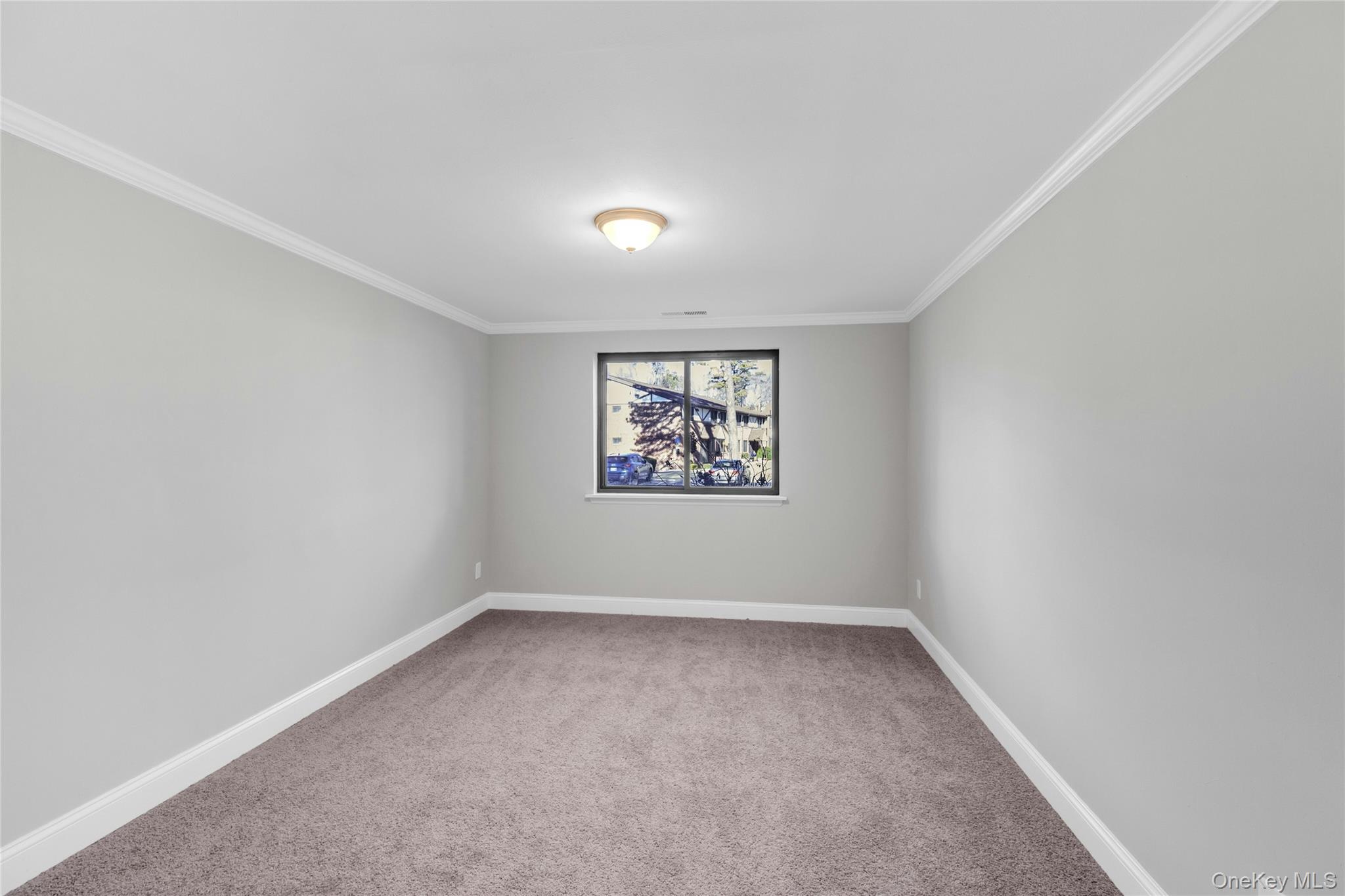 #13 photo, 35 Newbrook, サフォーク郡 Bay Shore , NY 11706