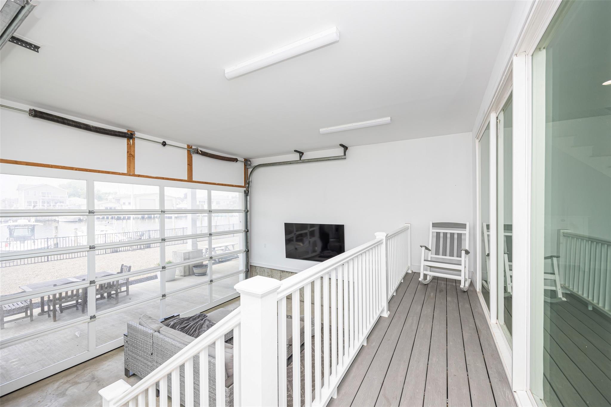 #17 photo, 390 E Shore Road, サフォーク郡 Lindenhurst , NY 11757