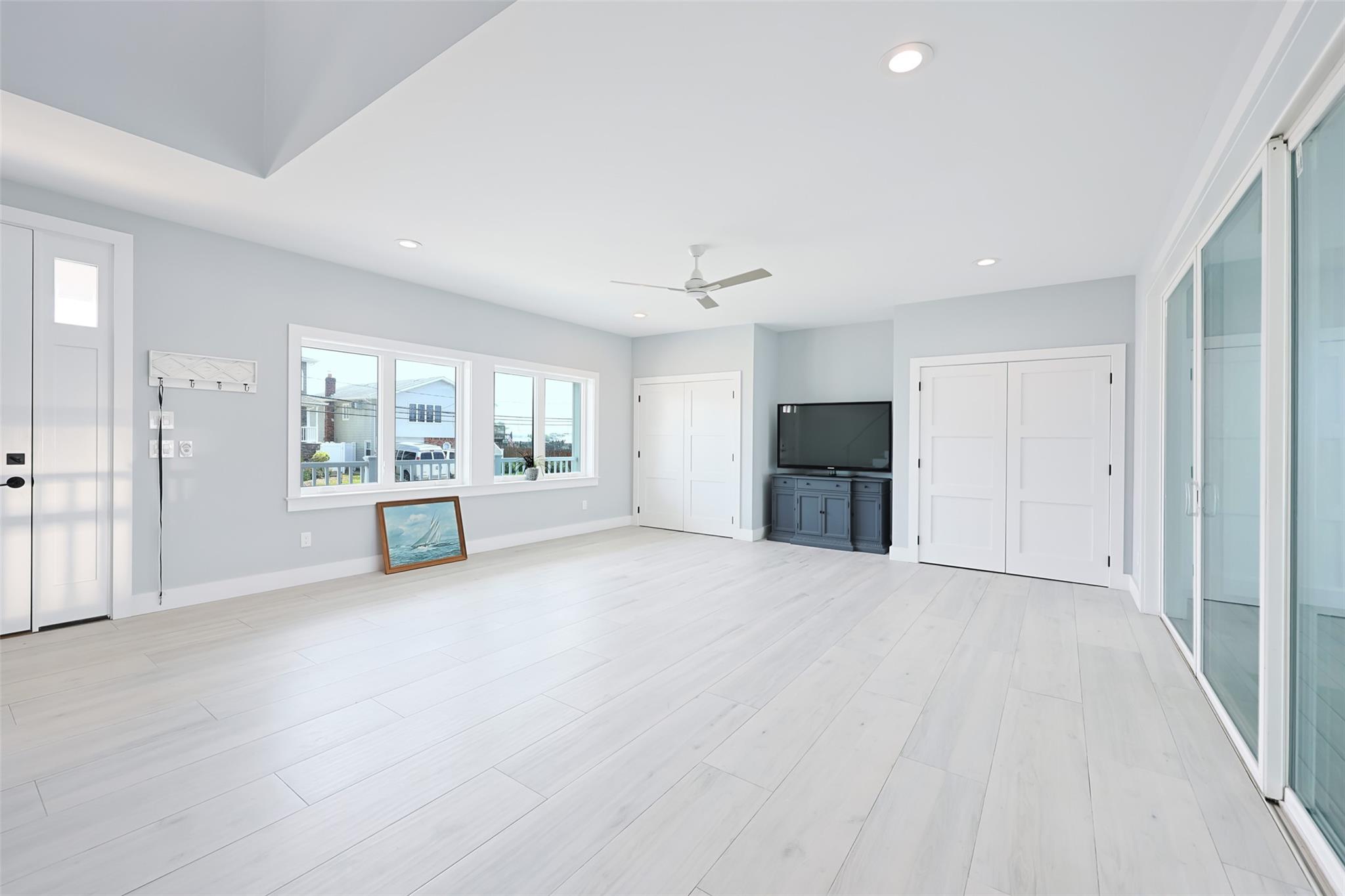 #19 photo, 390 E Shore Road, サフォーク郡 Lindenhurst , NY 11757