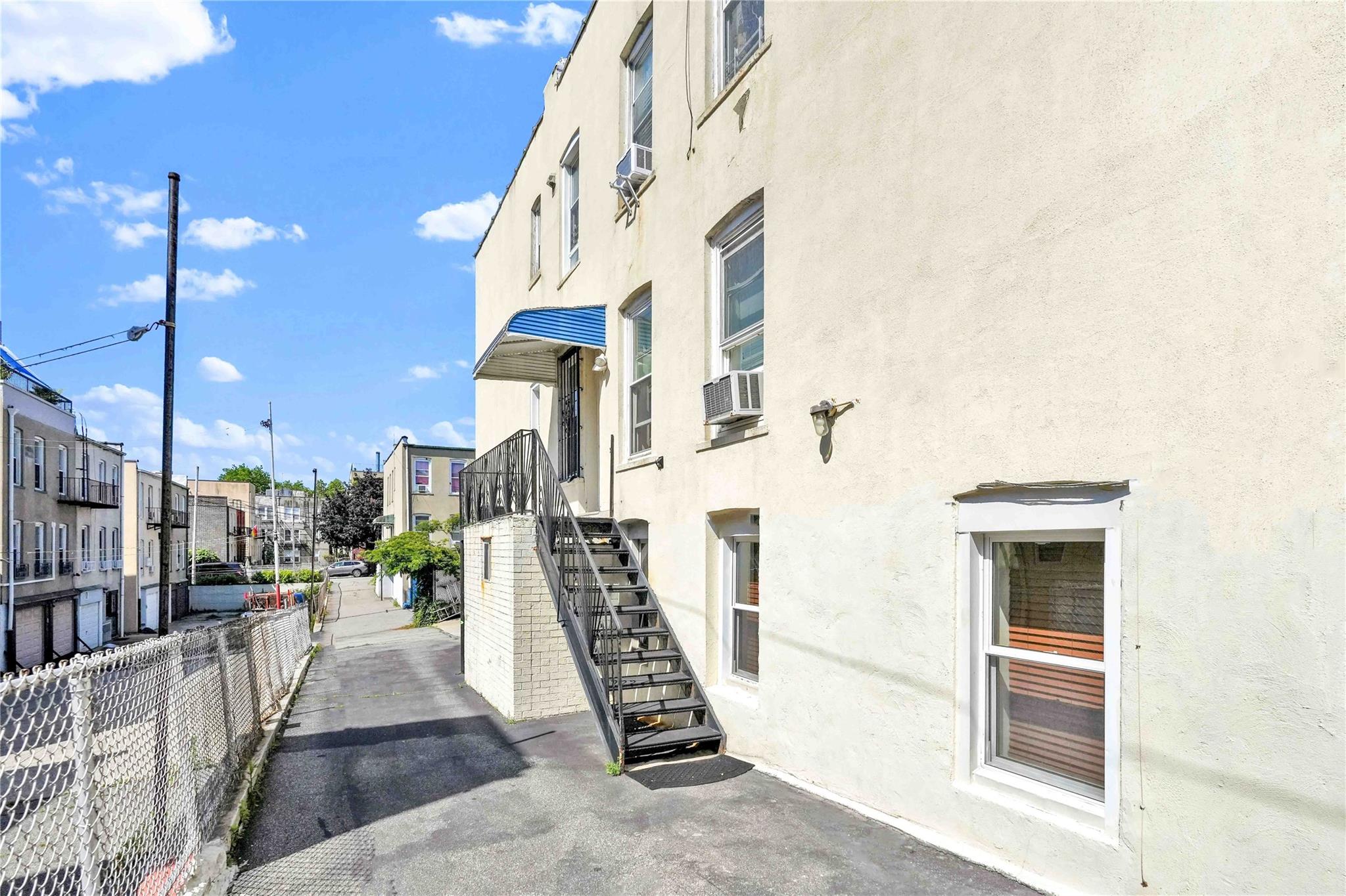 #14 photo, 2120 23rd Drive, クイーンズ区 Astoria , NY 11105