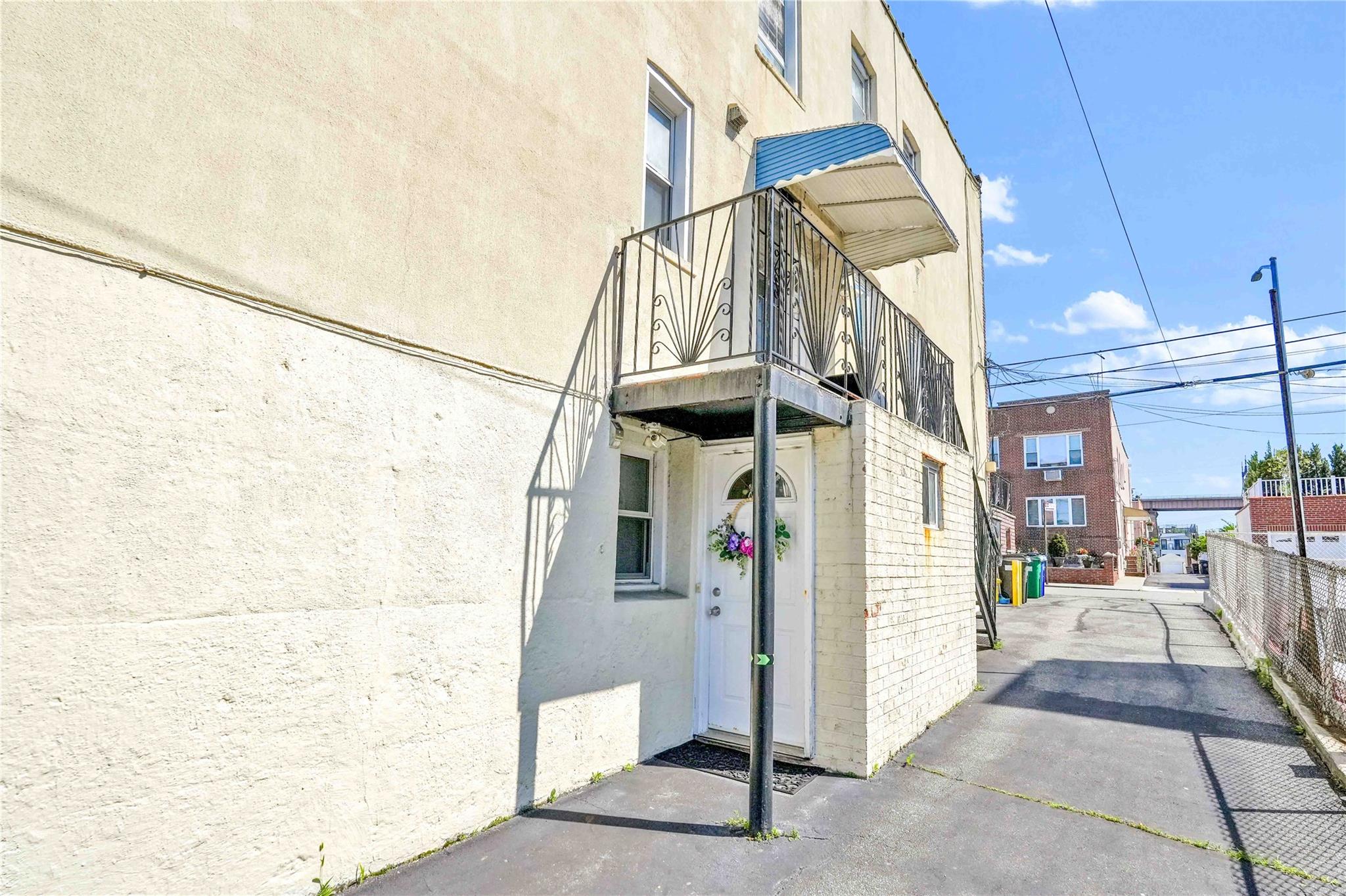 #15 photo, 2120 23rd Drive, クイーンズ区 Astoria , NY 11105