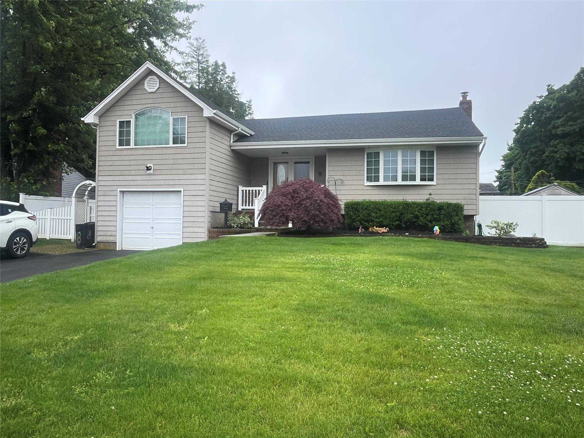 #1 photo, 8 Primrose Lane, Kings Park , NY 11754