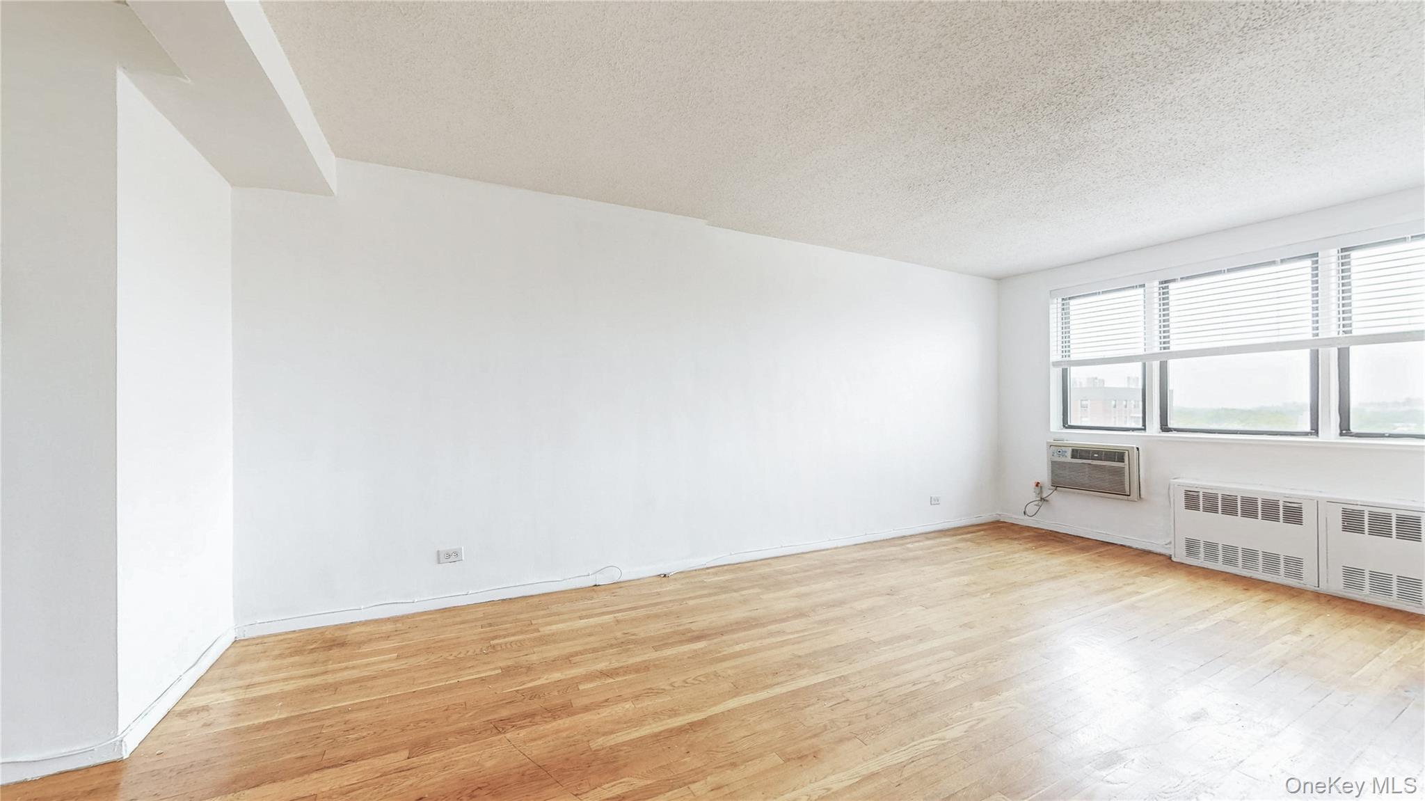 #8 photo, 8420 153rd Avenue, クイーンズ区 Howard Beach , NY 11414