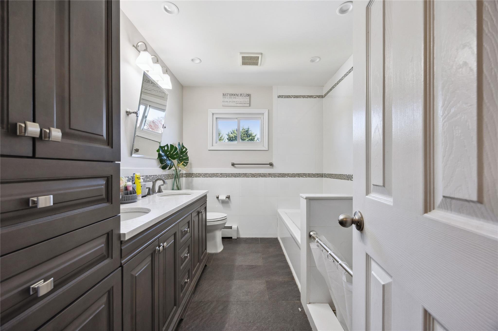 #12 photo, 2701 S Seamans Neck, 長島 Seaford , NY 11783