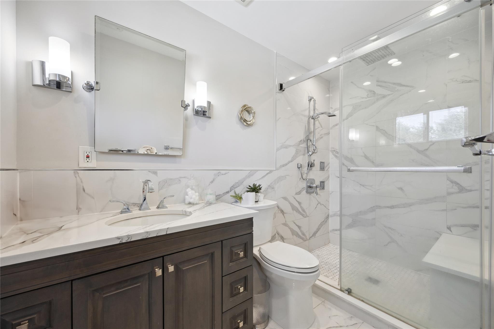 #16 photo, 2701 S Seamans Neck, 長島 Seaford , NY 11783