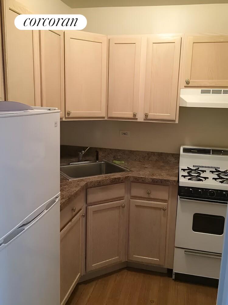 #3 photo, 220 E 60TH Street, マンハッタン Lenox Hill , NY 10022