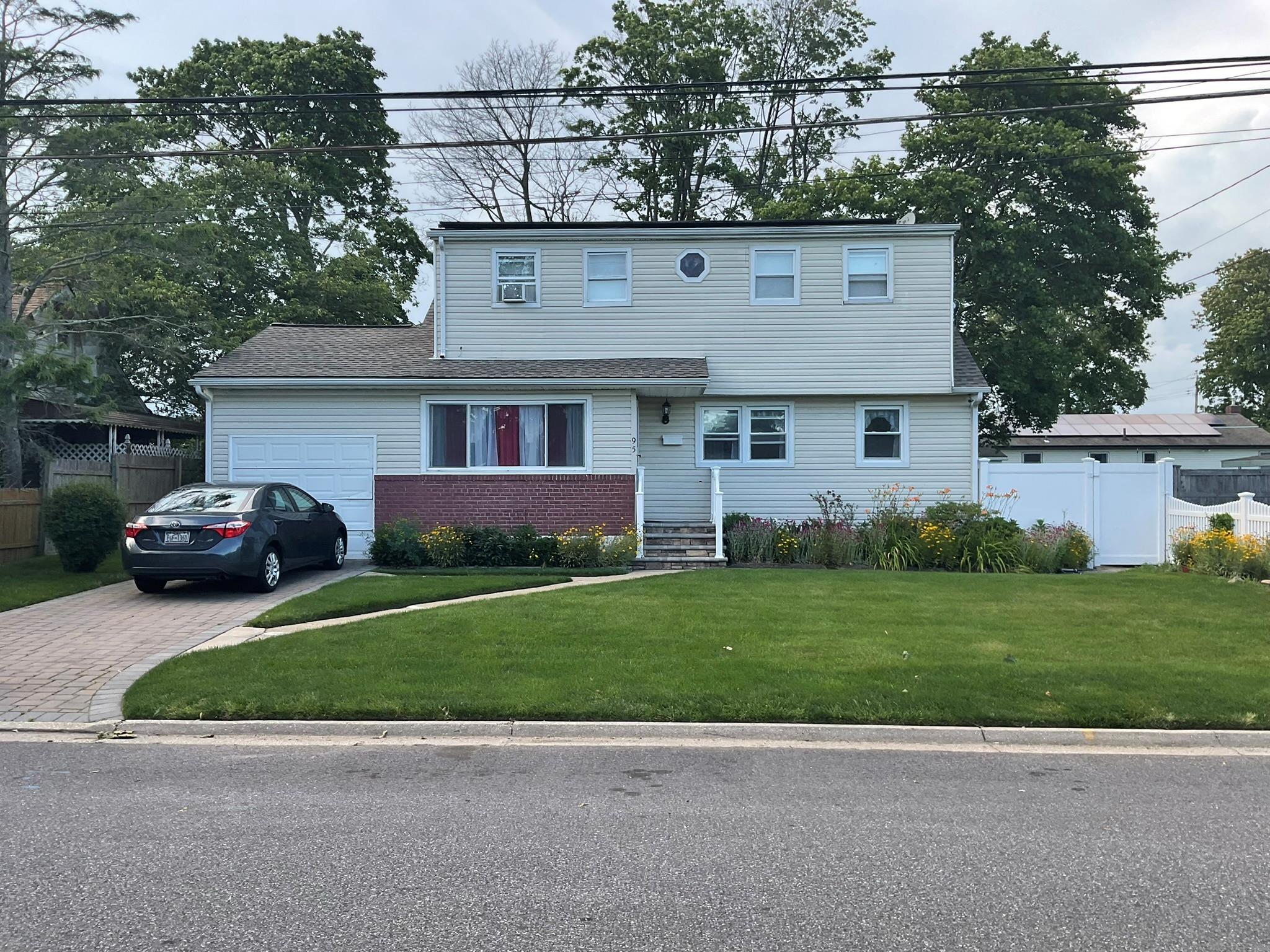 #1 photo, 95 Kellum Street, سوفولك West Babylon , NY 11704