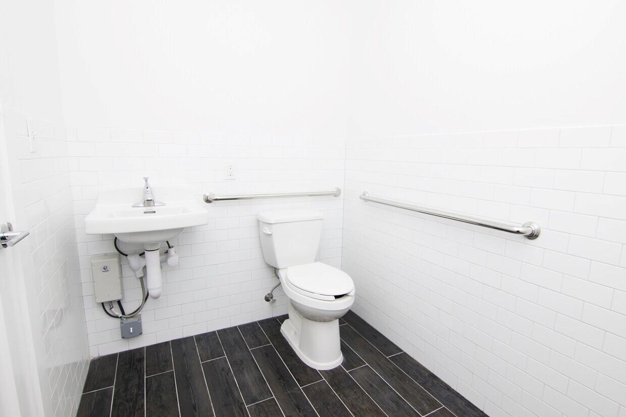 #10 photo, 18-33 42nd Street, クイーンズ区 Astoria , NY 11103