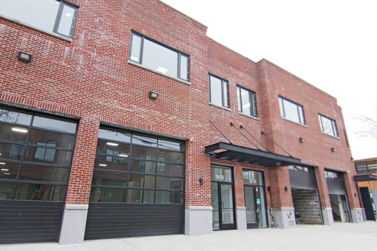 #2 photo, 18-33 42nd Street, クイーンズ区 Astoria , NY 11103