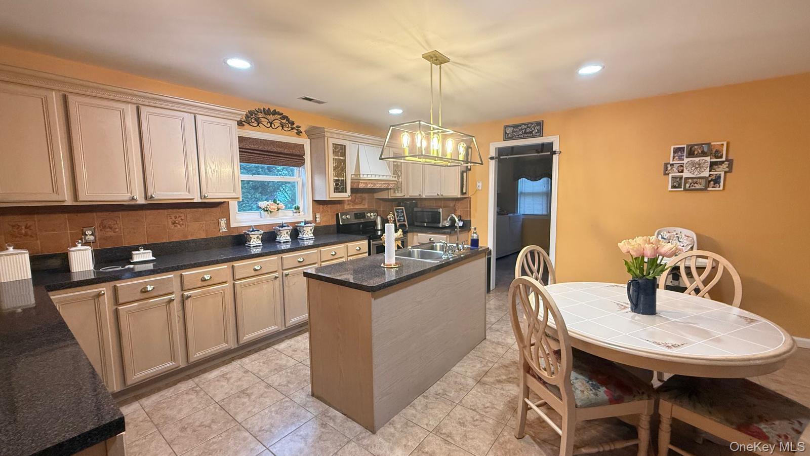 #11 photo, 65 Colin Drive, サフォーク郡 Shirley , NY 11967