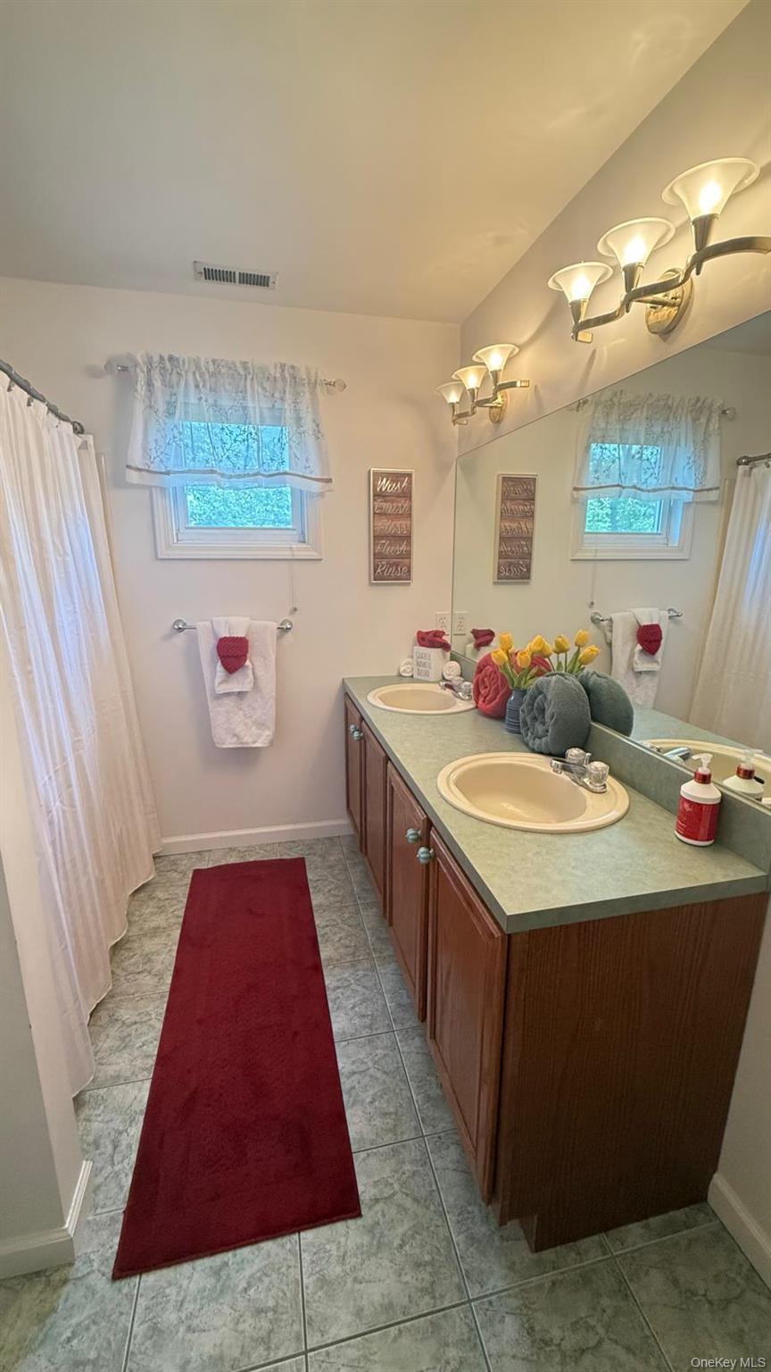 #20 photo, 65 Colin Drive, サフォーク郡 Shirley , NY 11967