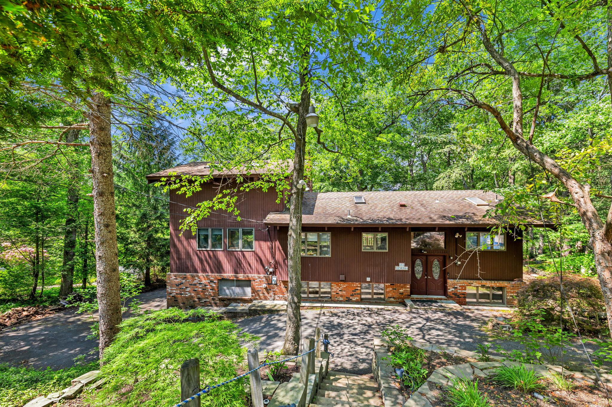 #1 photo, 152 Fawn Hill Road, Tuxedo Park , NY 10987