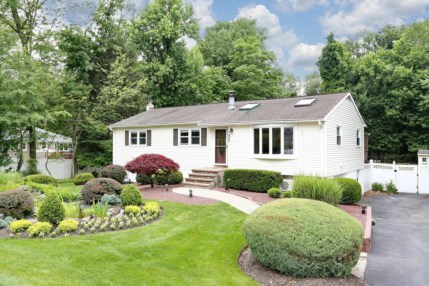 #1 photo, 422 Kings Highway, Valley Cottage , NY 10989