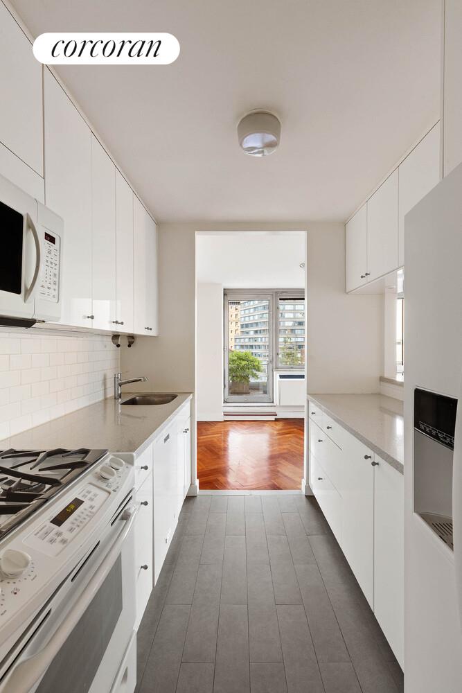 #11 photo, 1965 BROADWAY, マンハッタン Lincoln Square , NY 10023