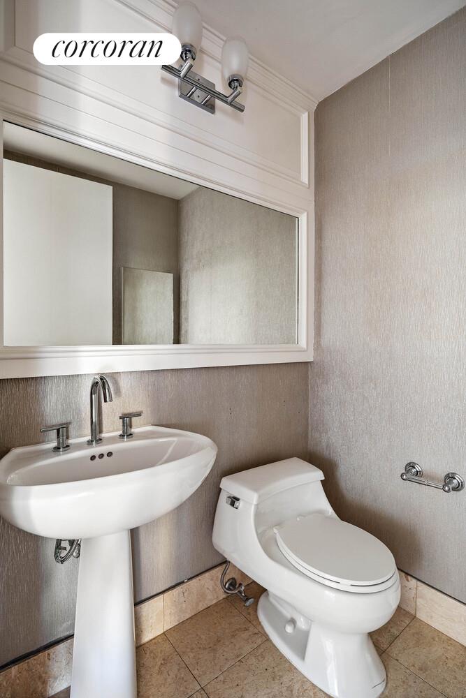 #12 photo, 1965 BROADWAY, マンハッタン Lincoln Square , NY 10023