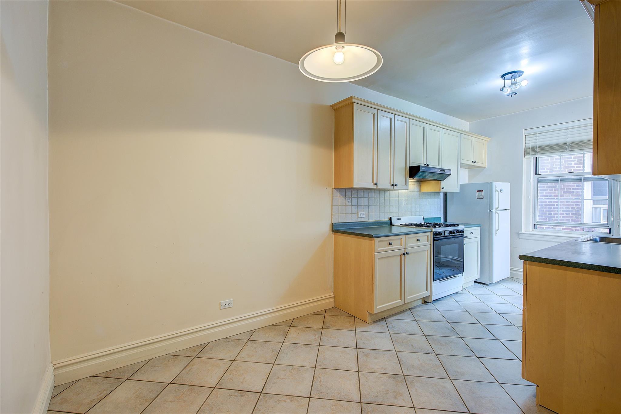 #11 photo, 117-01 Park Lane South, クイーンズ区 Kew Gardens , NY 11415