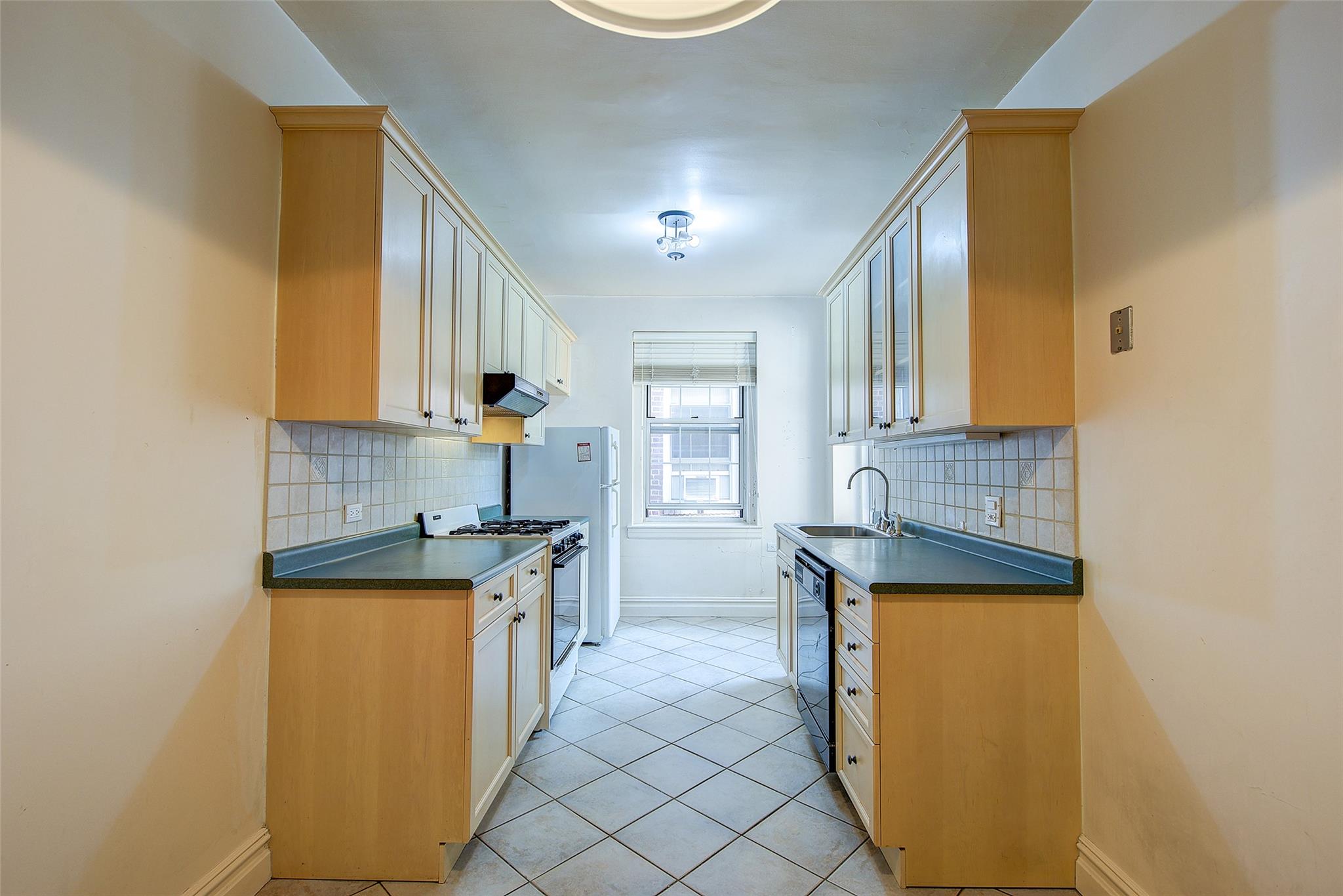 #12 photo, 117-01 Park Lane South, クイーンズ区 Kew Gardens , NY 11415