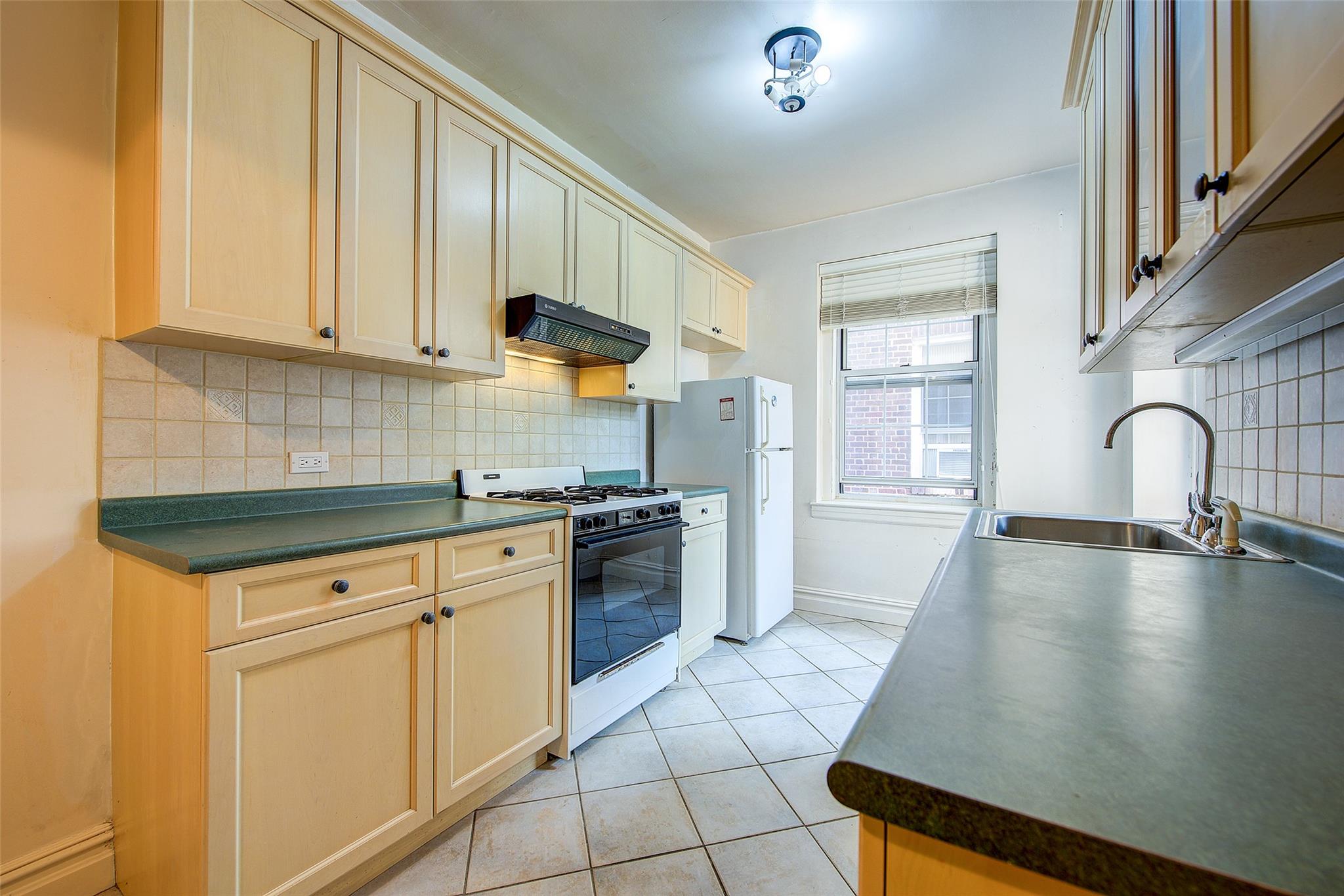 #14 photo, 117-01 Park Lane South, クイーンズ区 Kew Gardens , NY 11415