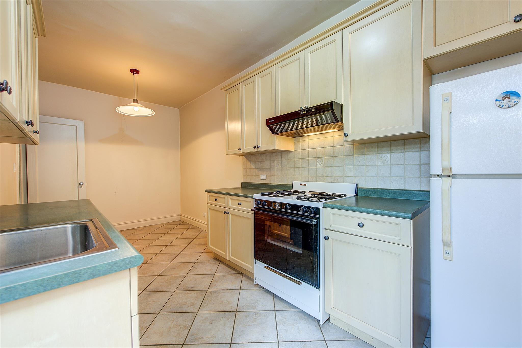 #15 photo, 117-01 Park Lane South, クイーンズ区 Kew Gardens , NY 11415