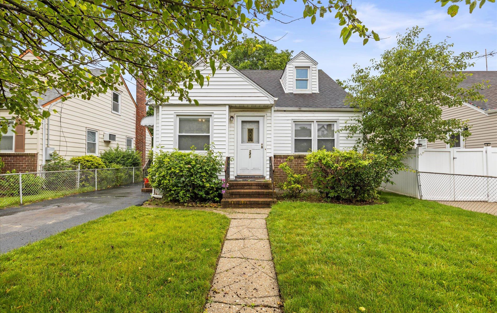 #1 photo, 243 Ivy Street, ناسو West Hempstead , NY 11552