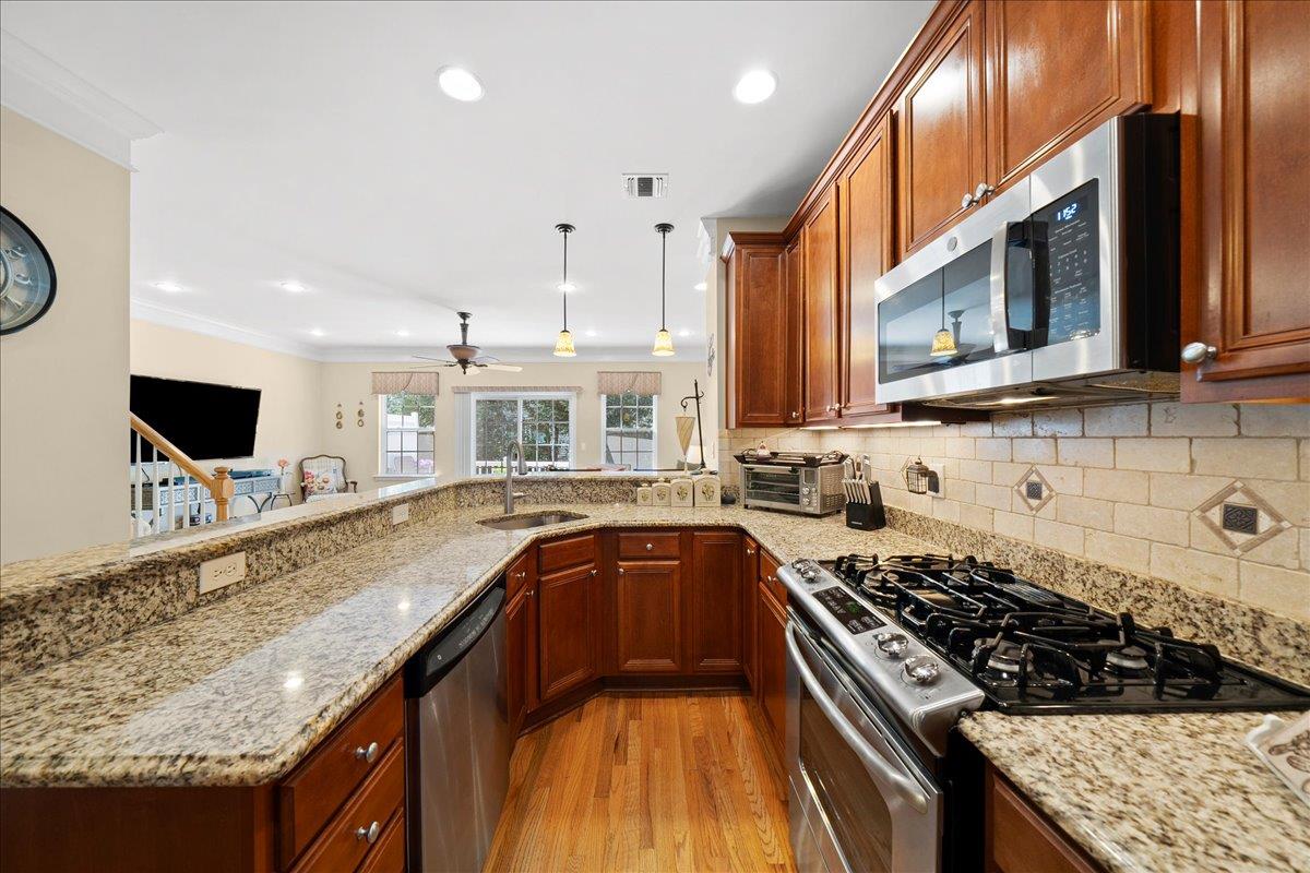 #10 photo, 102 Paget Lane, Massapequa , NY 11758