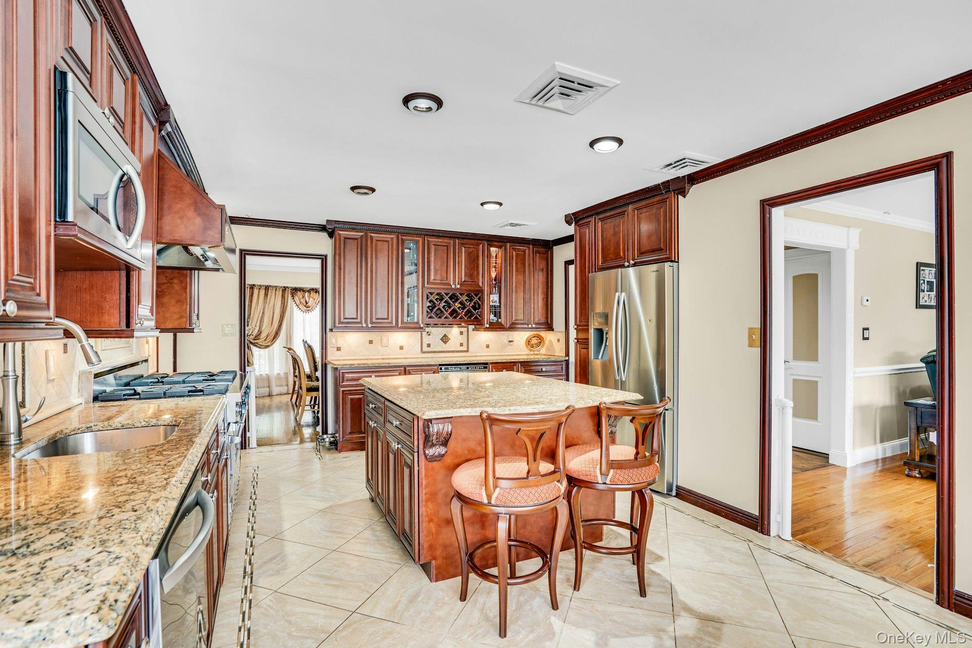 #19 photo, 41 Hearthstone Drive, サフォーク郡 Dix Hills , NY 11746