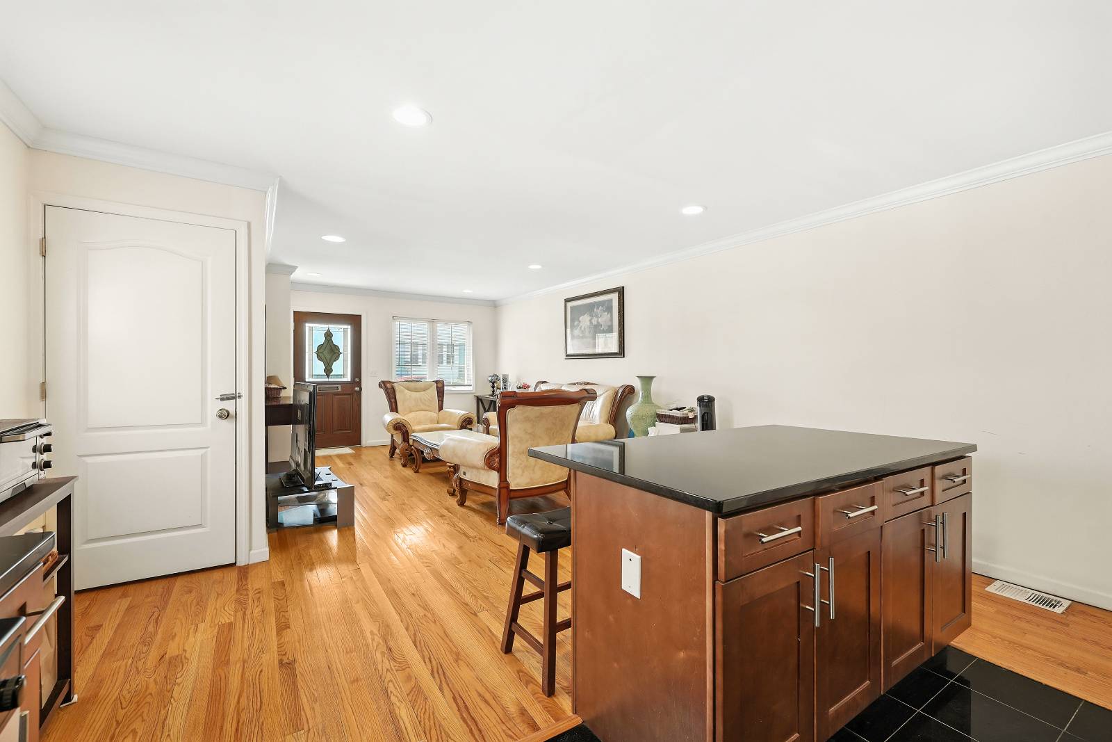 #10 photo, 42-19 214th pl, Bayside , NY 11361