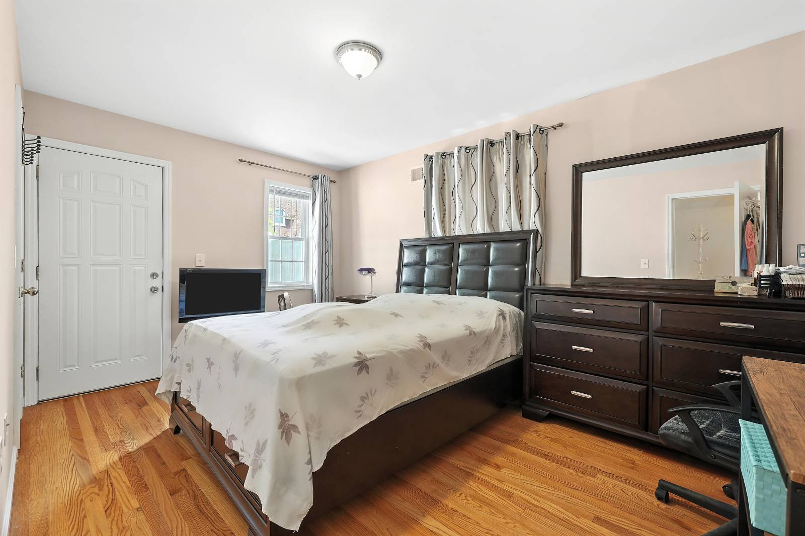 #12 photo, 42-19 214th pl, Bayside , NY 11361