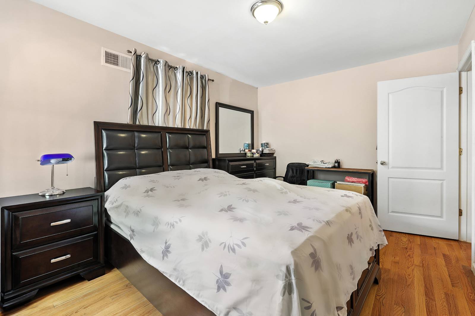 #13 photo, 42-19 214th pl, Bayside , NY 11361