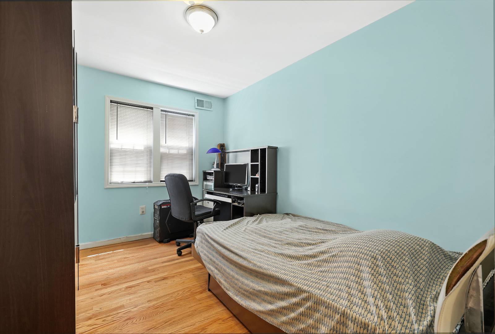 #14 photo, 42-19 214th pl, Bayside , NY 11361