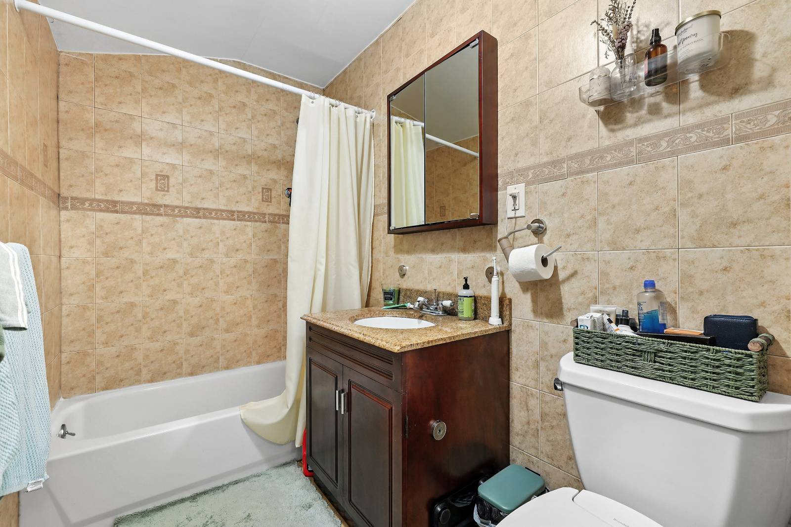 #27 photo, 42-19 214th pl, Bayside , NY 11361