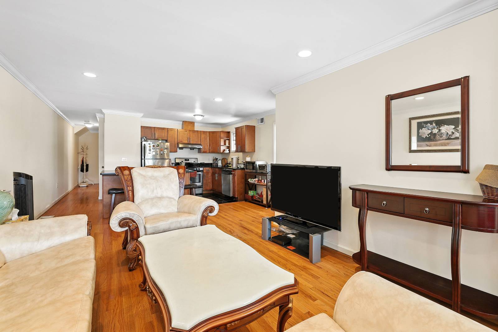 #6 photo, 42-19 214th pl, Bayside , NY 11361