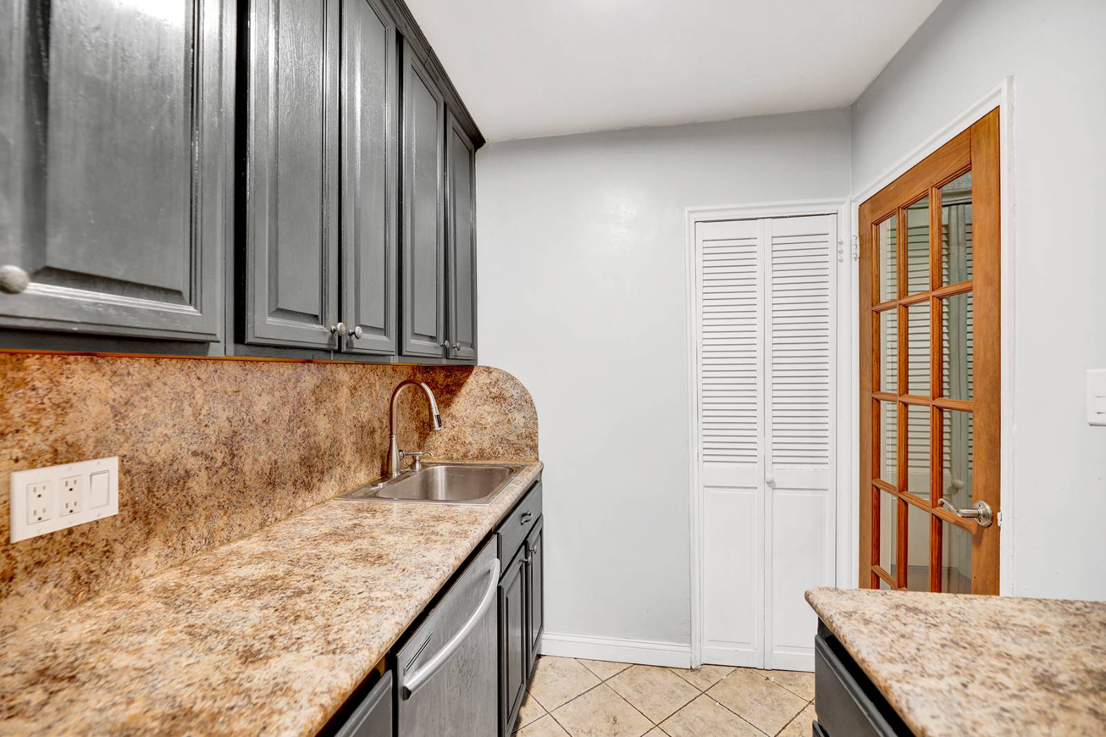 #10 photo, 2241 Plumb 1st St, #3N, ブルックリン区 Gerritsen Beach , NY 11229